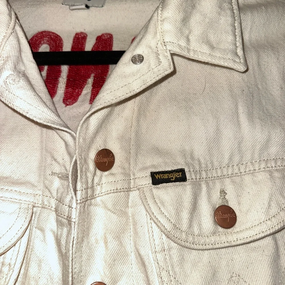 Wrangler Cream Denim Jacket with Red Accents - Picture 4 of 5
